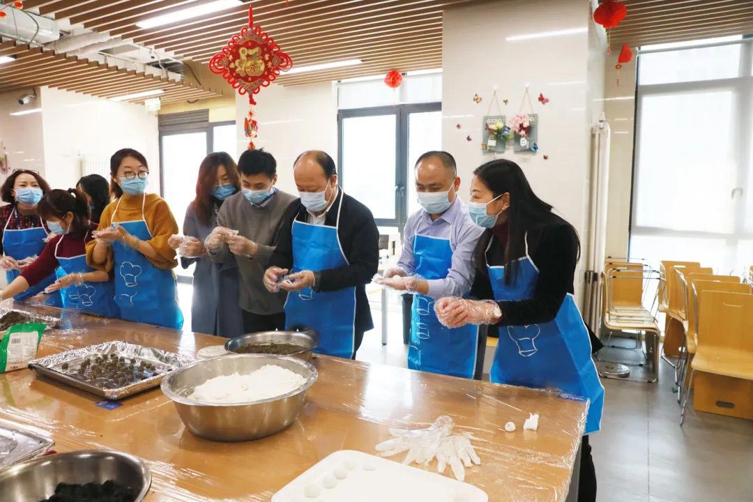 元宵佳節(jié)包湯圓